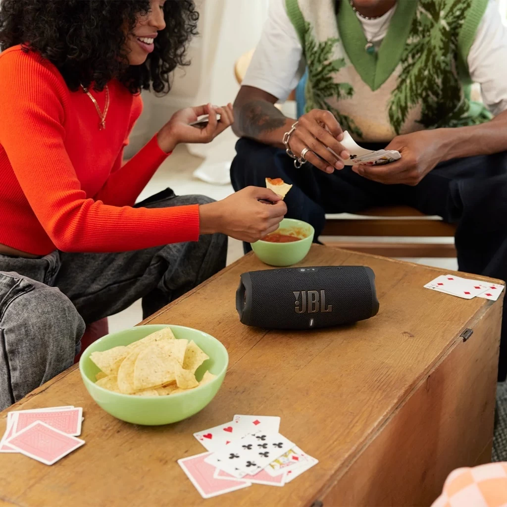 JBL Charge 5 hordozható bluetooth hangszóró, fehér