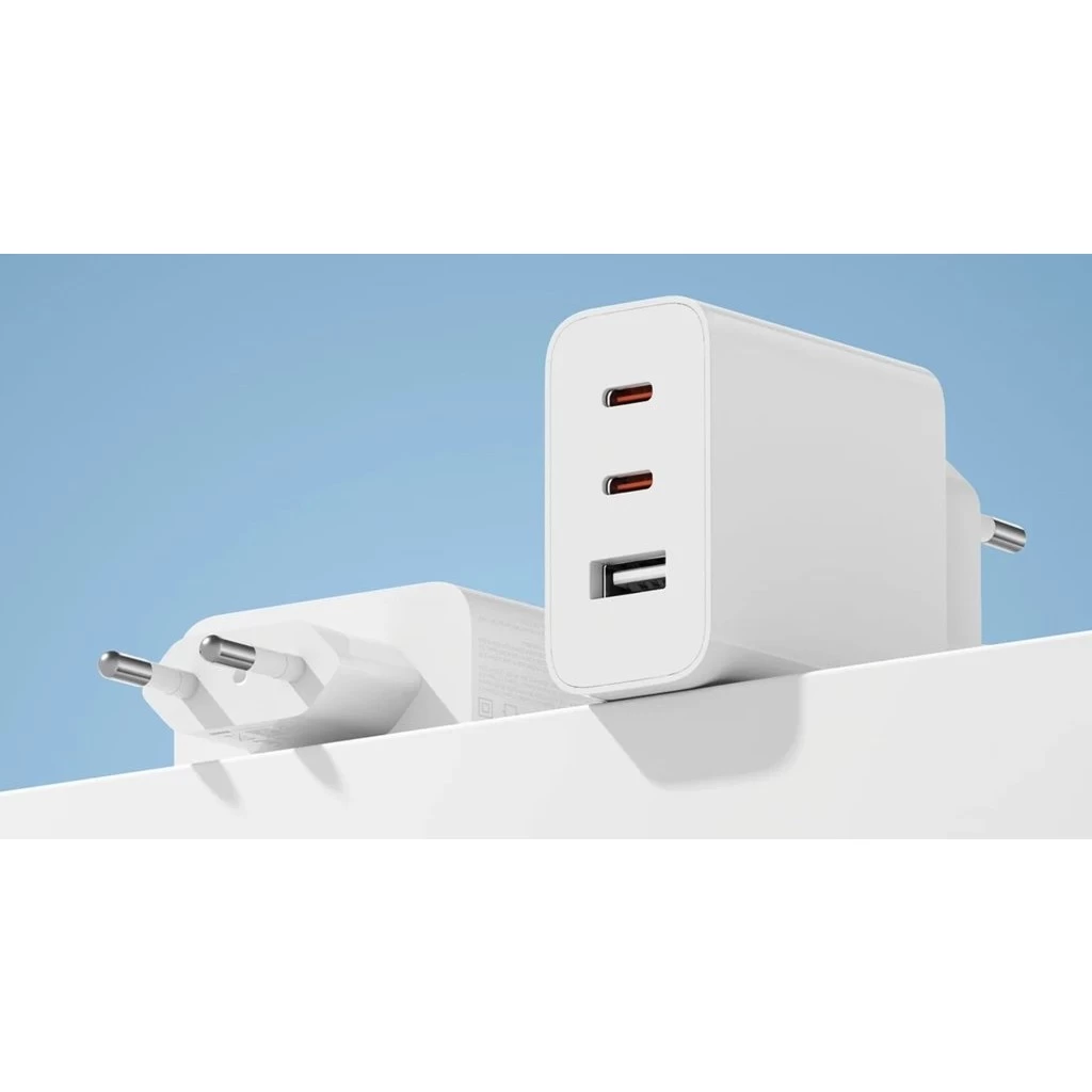 Xiaomi 2C1A (2xUSB-C,1xUSB-A) 67W GaN utazó töltő + USB-C/USB-C 6A adatkábel fehér (Service Pack)