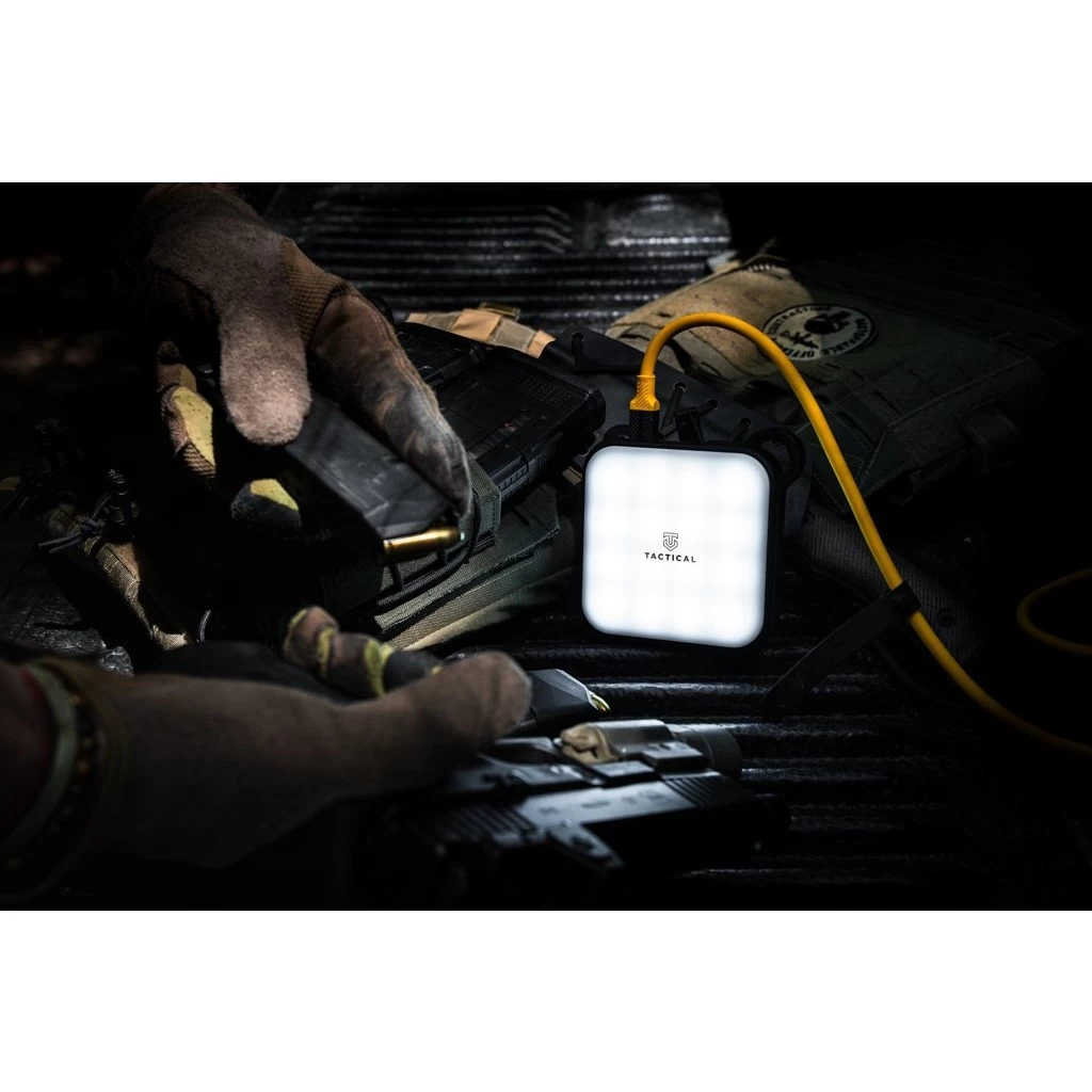 Tactical Badass 10050mAh Powerbank Külső Akkumulátor Lámpával